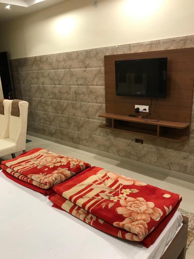 纳特拉吉酒店 Bulandshahr 外观 照片