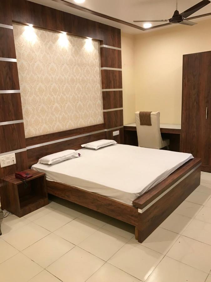 纳特拉吉酒店 Bulandshahr 外观 照片