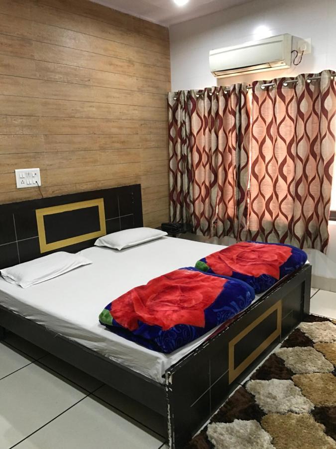 纳特拉吉酒店 Bulandshahr 外观 照片